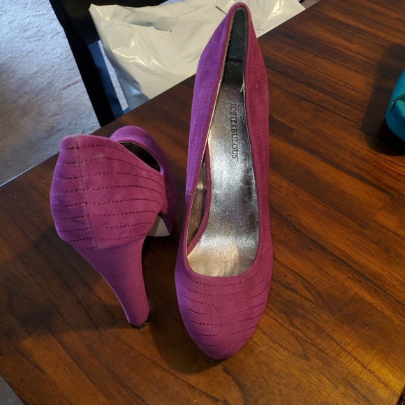Shoes - Picture 2 of 4